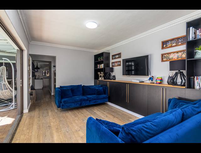 6 BEDROOM FREEHOLD FOR SALE IN FLAMINGO VLEI